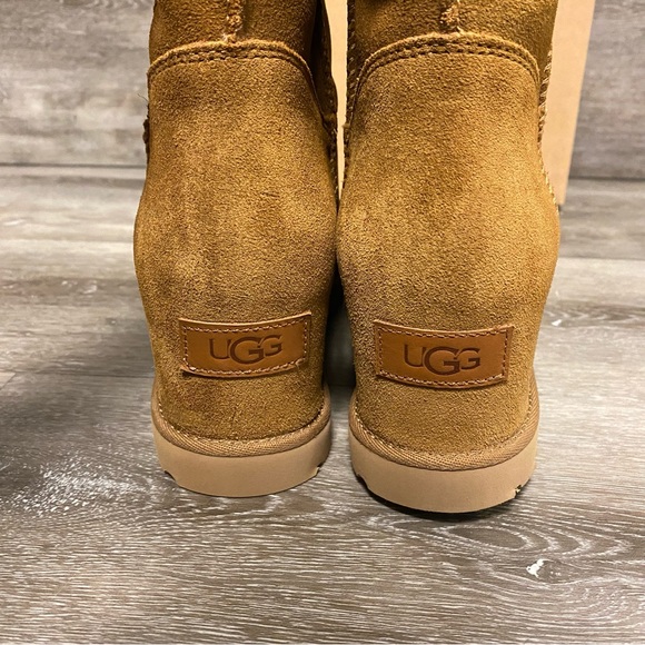 UGG | Classic Femme Short Boots In Chestnut NEW In Box - Picture 8 of 16